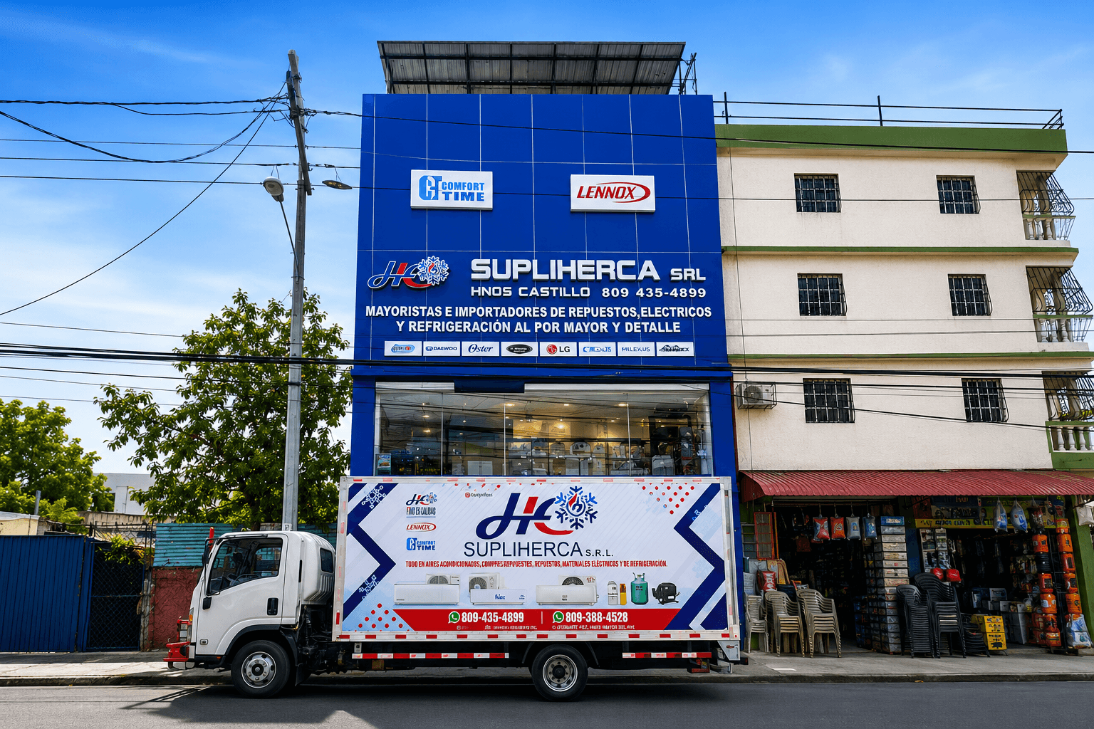 Camion de reparto SupliHerca frente a la tienda